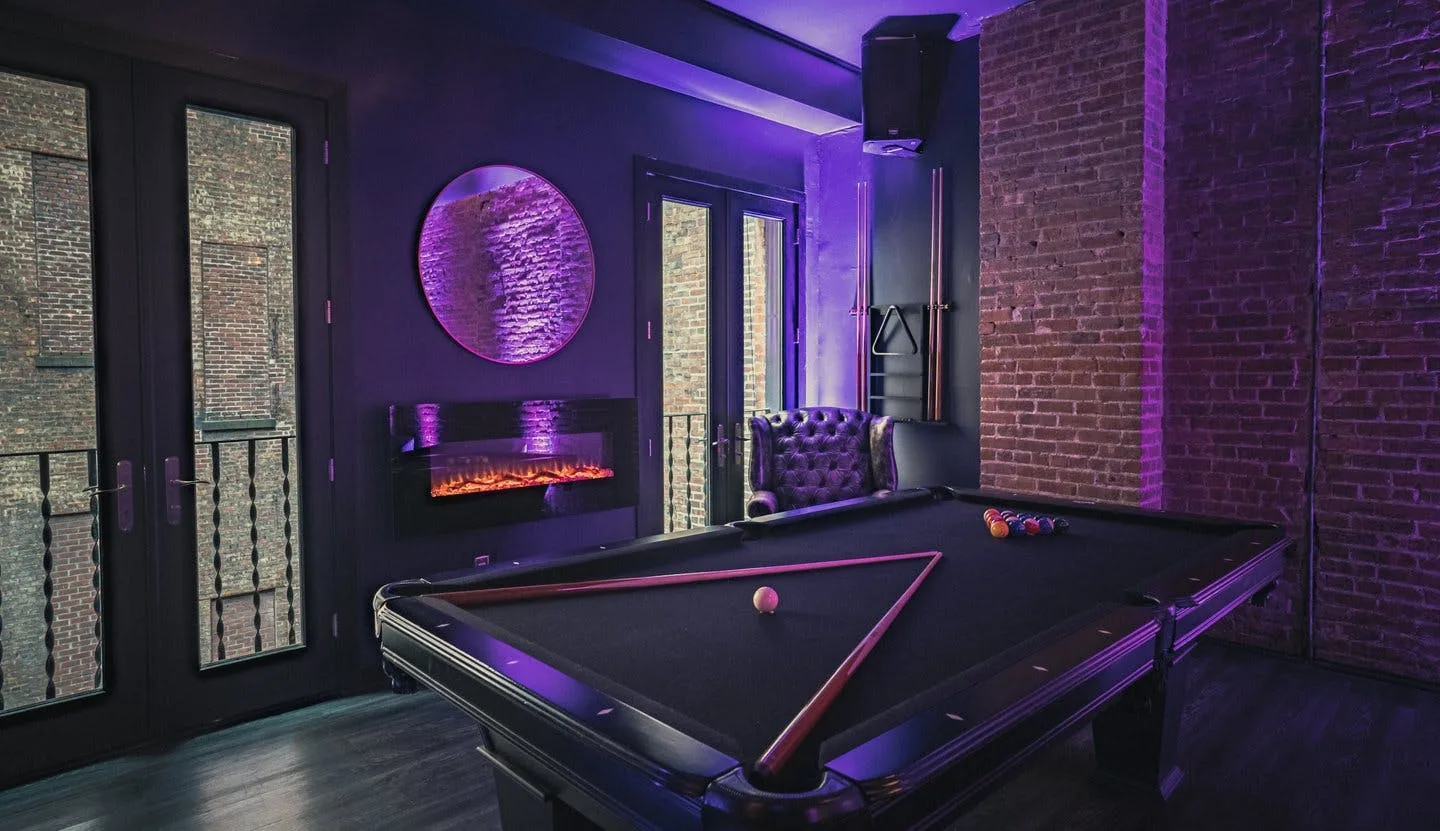 Full-Floor Flatiron Loft with Sound System and Pool Table — 3