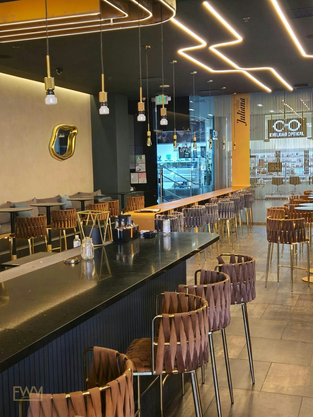 Full Service Restaurant and Bar in Los Angeles Koreatown, 232 sqm, pop up store