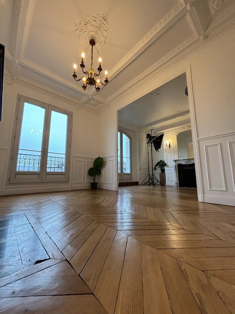 Fully Equipped 35 sqm Photo Studio and Showroom in Paris — 4