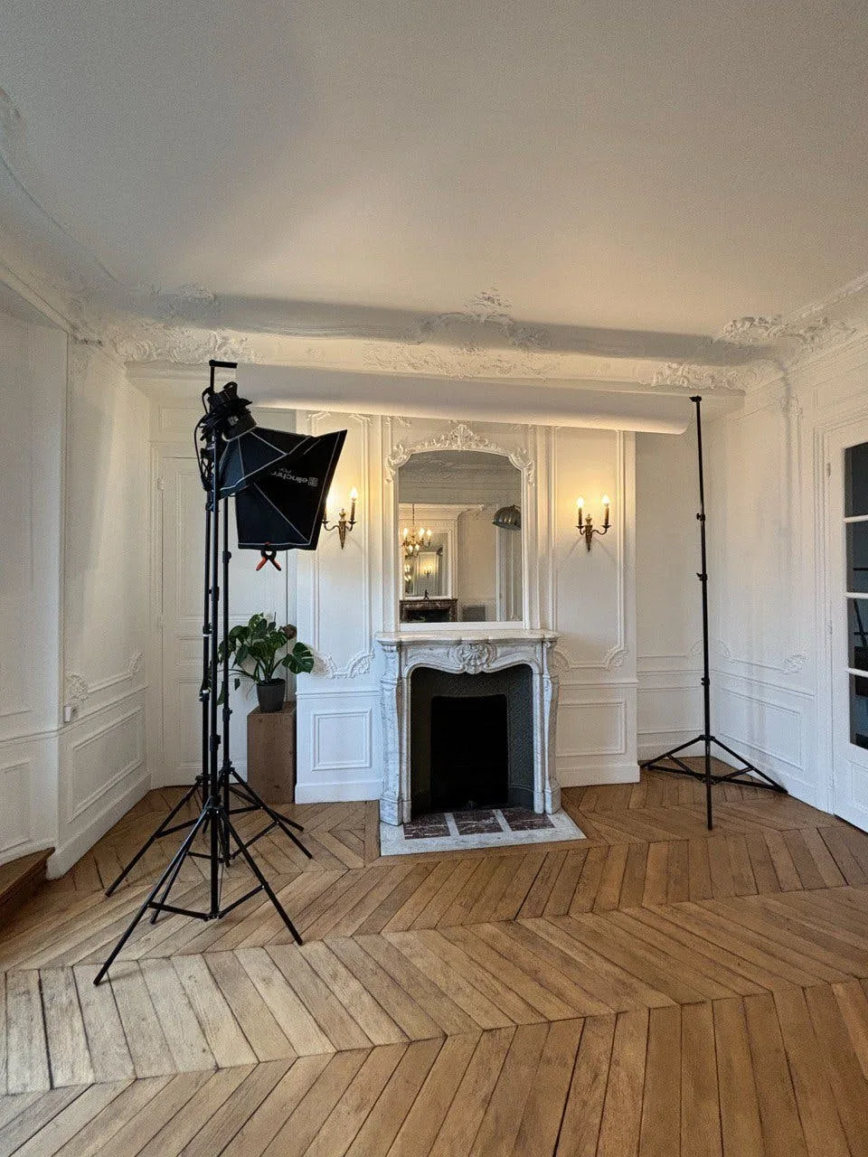 Fully Equipped 35 sqm Photo Studio and Showroom in Paris — 5
