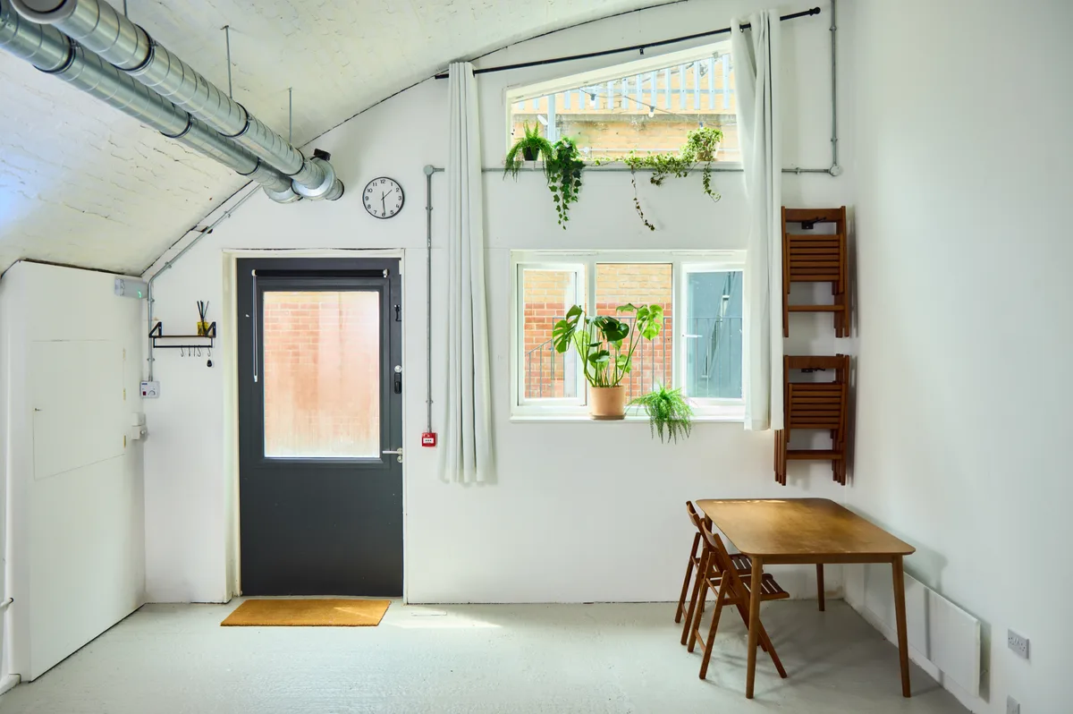 Fully Equipped 401 sq ft Photo Studio, 37 sqm, photo shoot, pop-up rental in Greater London, interior view