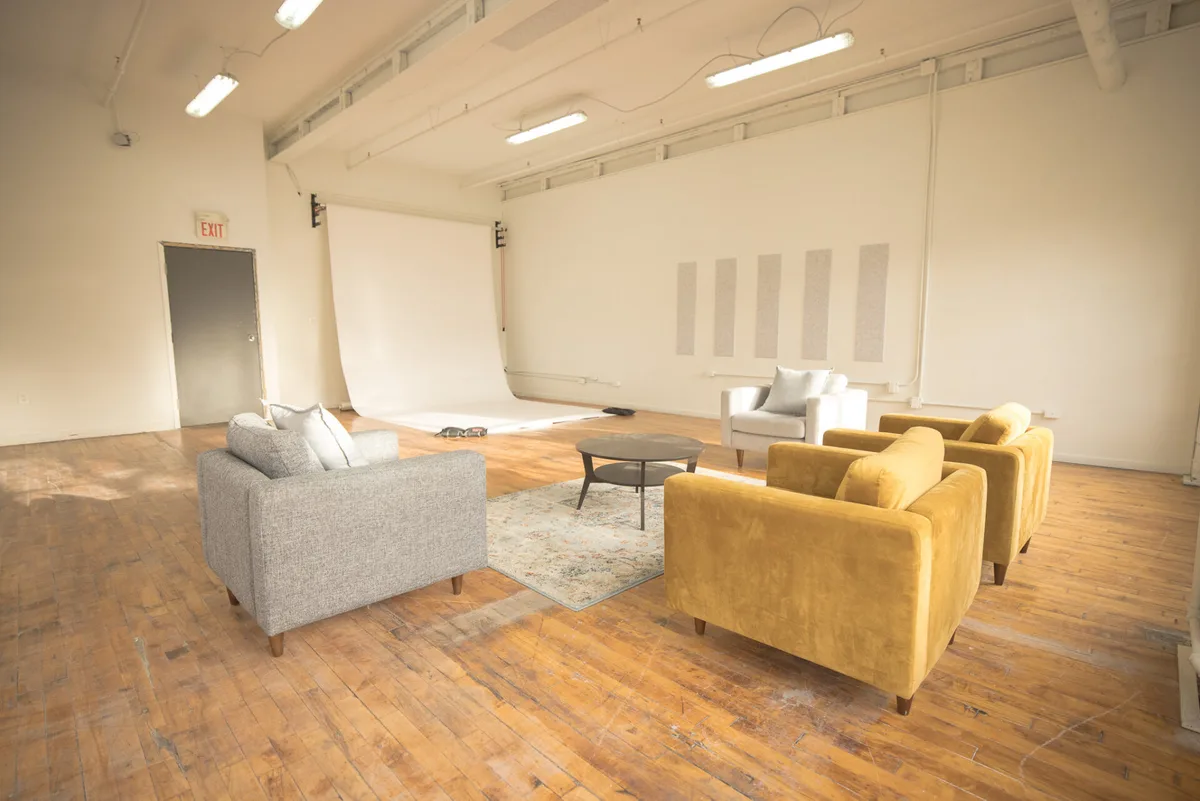 Fully Equipped Podcast Studio for Quality Production, 65 sqm, content creation, pop-up rental in Toronto, second interior vi…