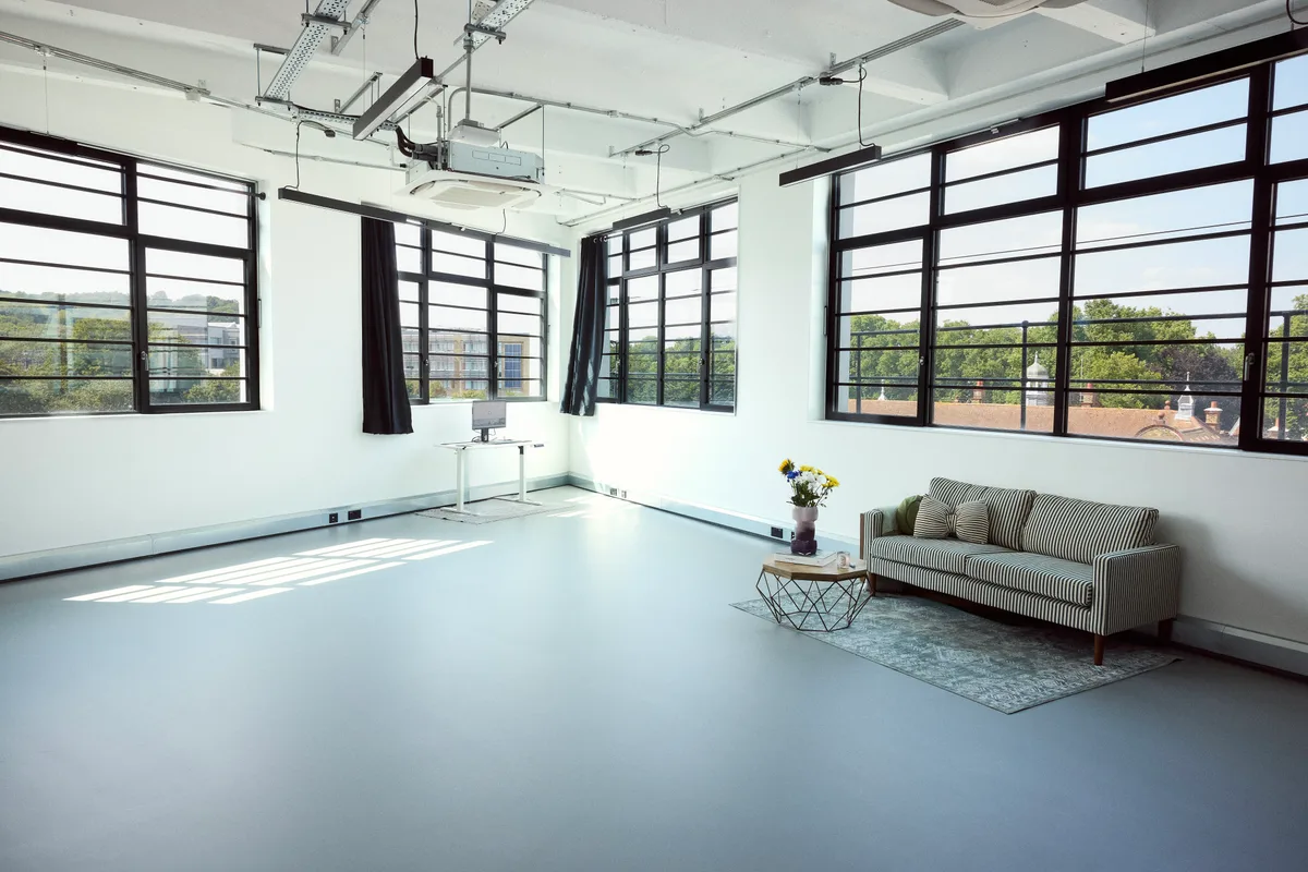 Fully Equipped Professional Photographic Studio for Hire, 92 sqm, photo shoot, pop-up rental in Greater London, interior view