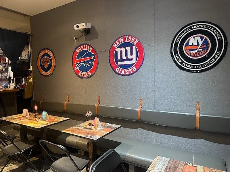 Fully Equipped Sports Bar in Spanish Harlem, New York — 3
