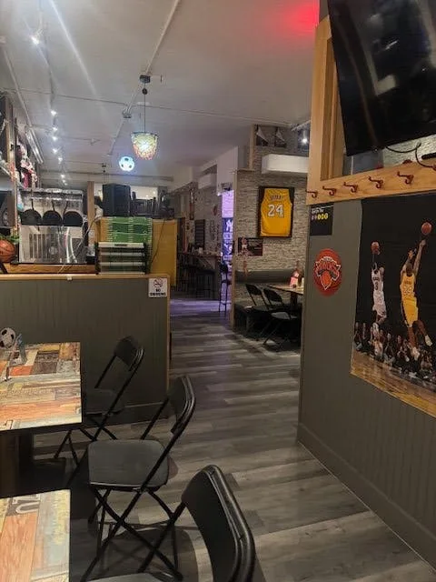 Fully Equipped Sports Bar in Spanish Harlem, New York — 5