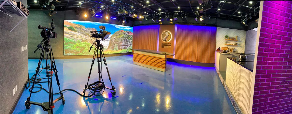 Fully Equipped Television Studio for Professional Productions, 89 sqm, video production, pop-up rental in Queens