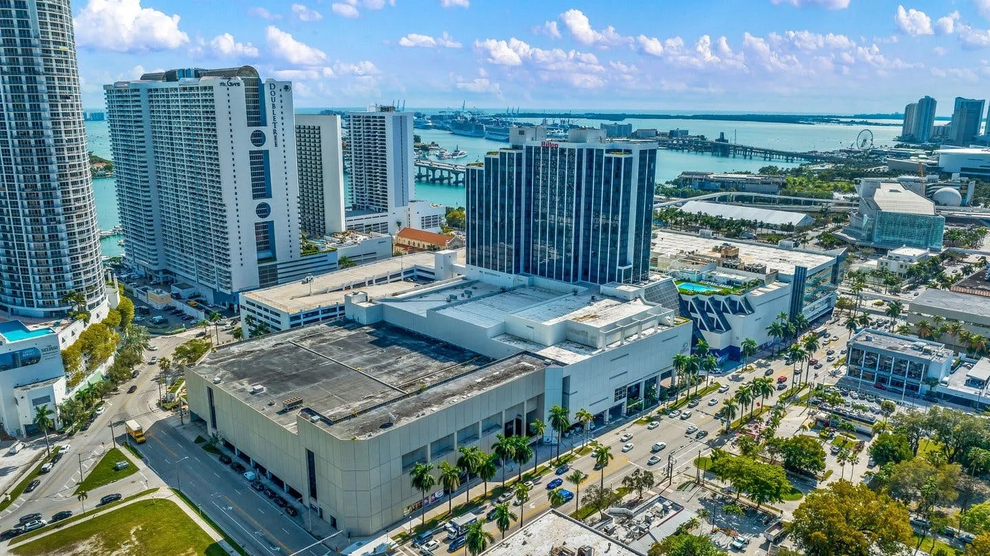 Fully Furnished Hybrid Office Space in Miami — 5