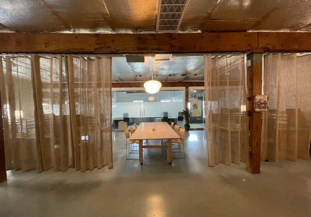 Furnished Office Space for Teams of 4, 18 sqm, corporate event, pop-up rental in Los Angeles