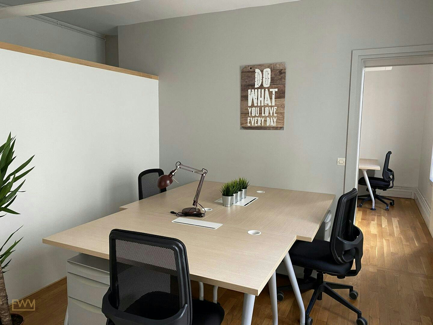 Furnished Office Space on Rue du Chevalier de Saint-George, 48 sqm, gallery showing, pop-up rental in Paris