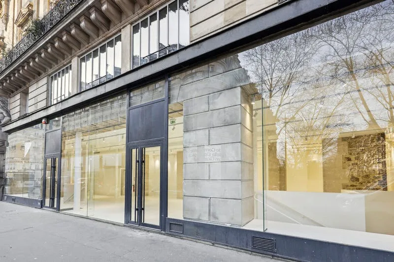 Gallery and Showroom on Rue du Louvre, Paris