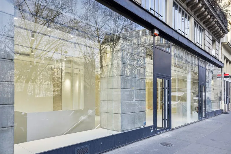 Gallery and Showroom on Rue du Louvre, Paris — 2