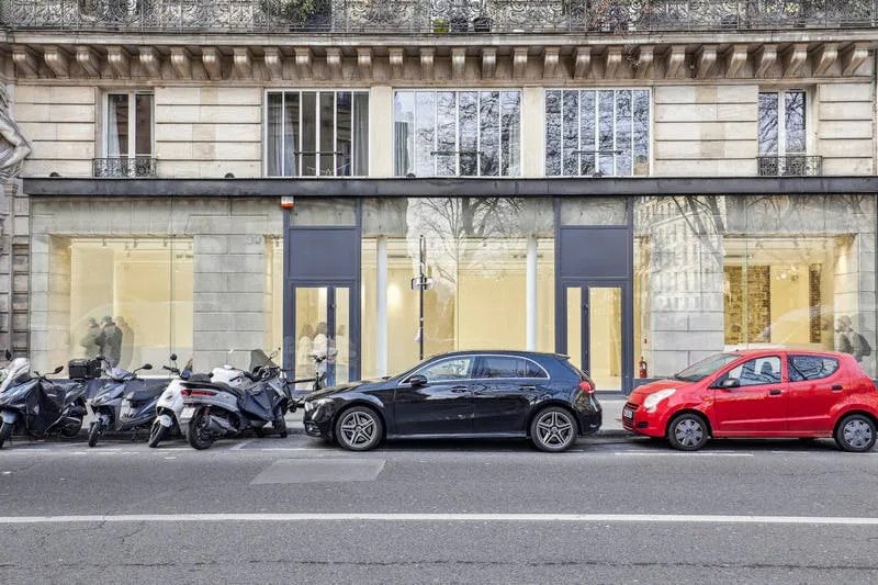 Gallery and Showroom on Rue du Louvre, Paris — 3