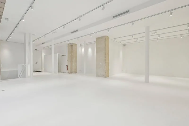 Gallery and Showroom on Rue du Louvre, Paris — 4