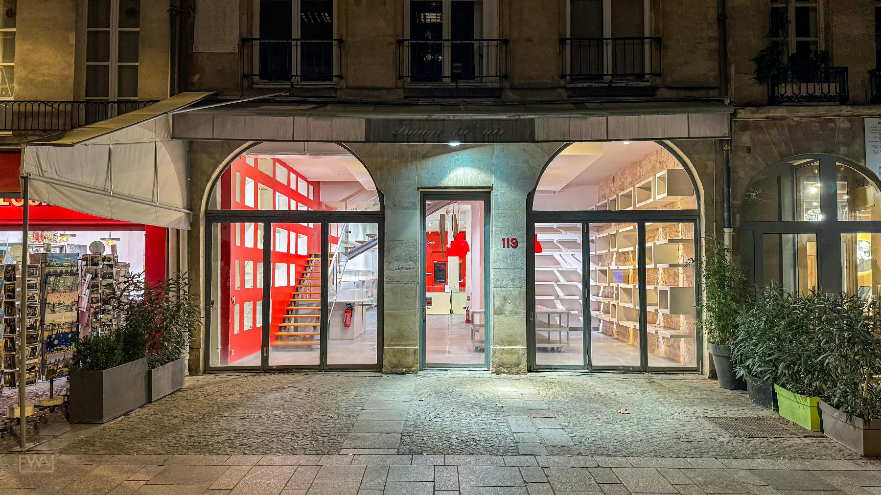 Gallery on Rue Saint-Martin Near Centre Georges Pompidou, 350 sqm, pop up store in Paris