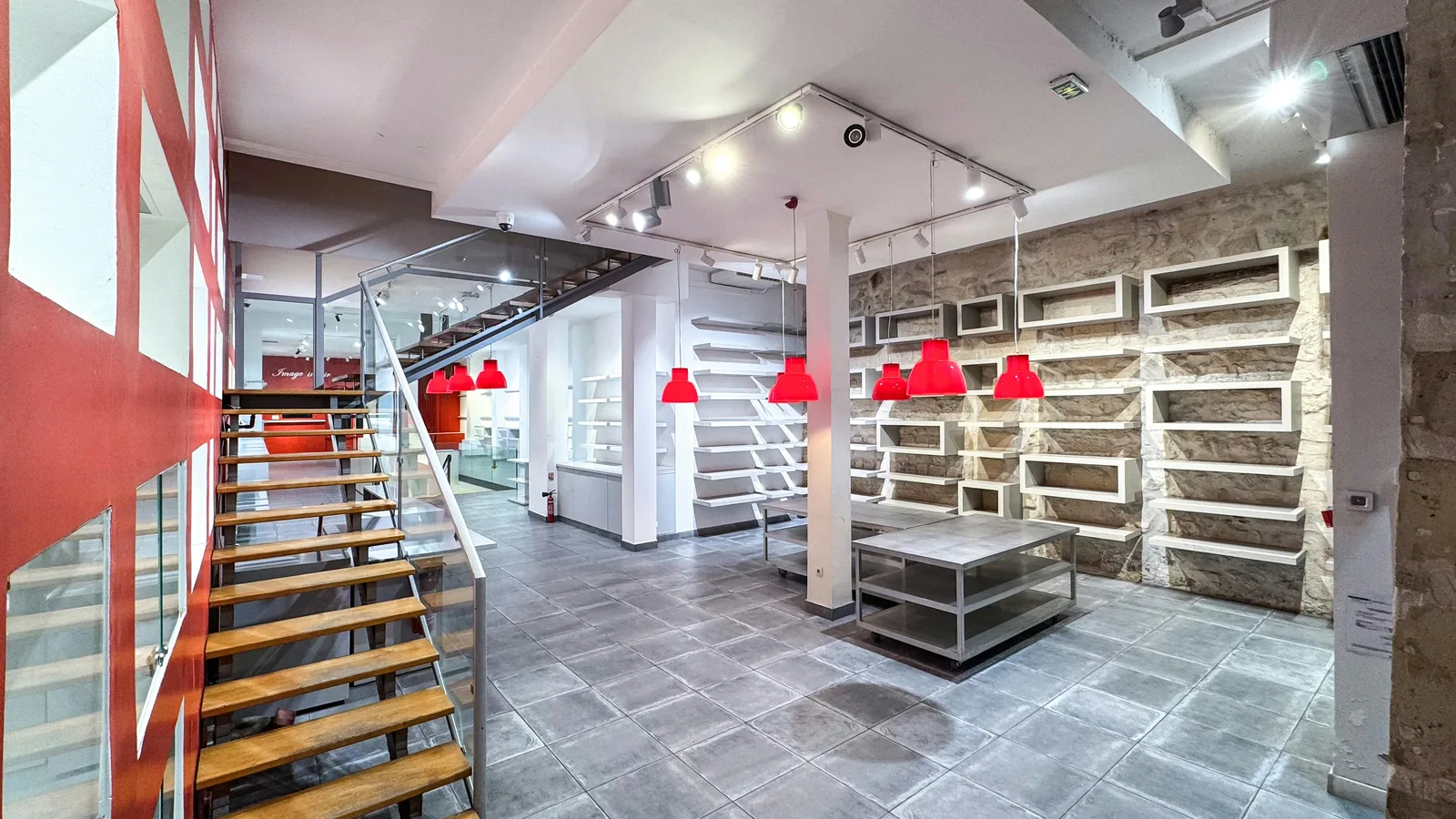 Gallery on Rue Saint-Martin Near Centre Georges Pompidou — 2