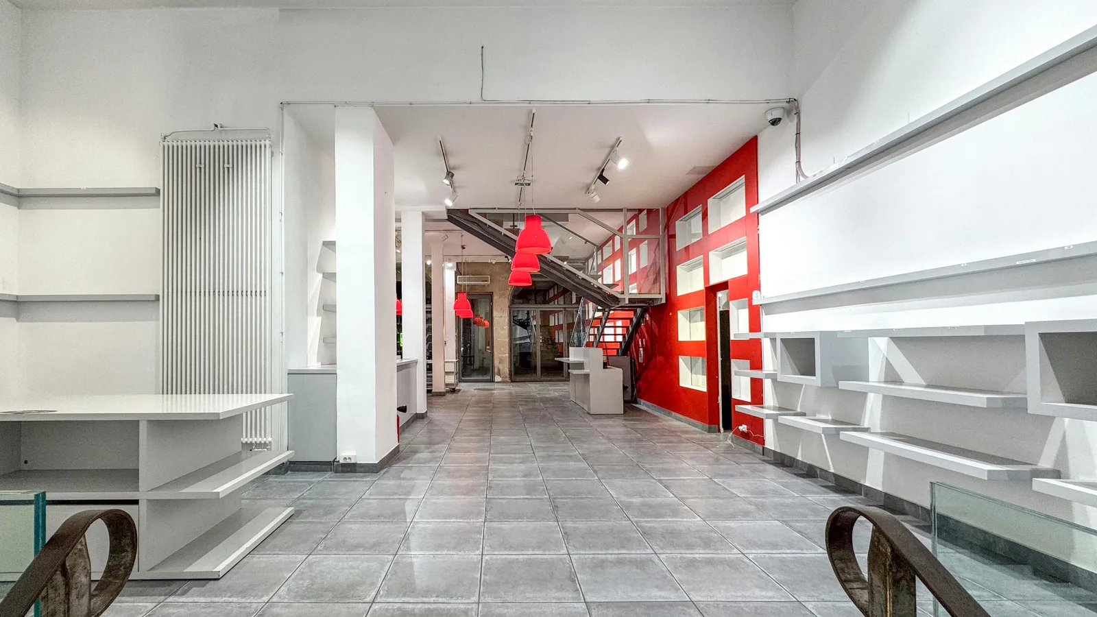 Gallery on Rue Saint-Martin Near Centre Georges Pompidou — 4