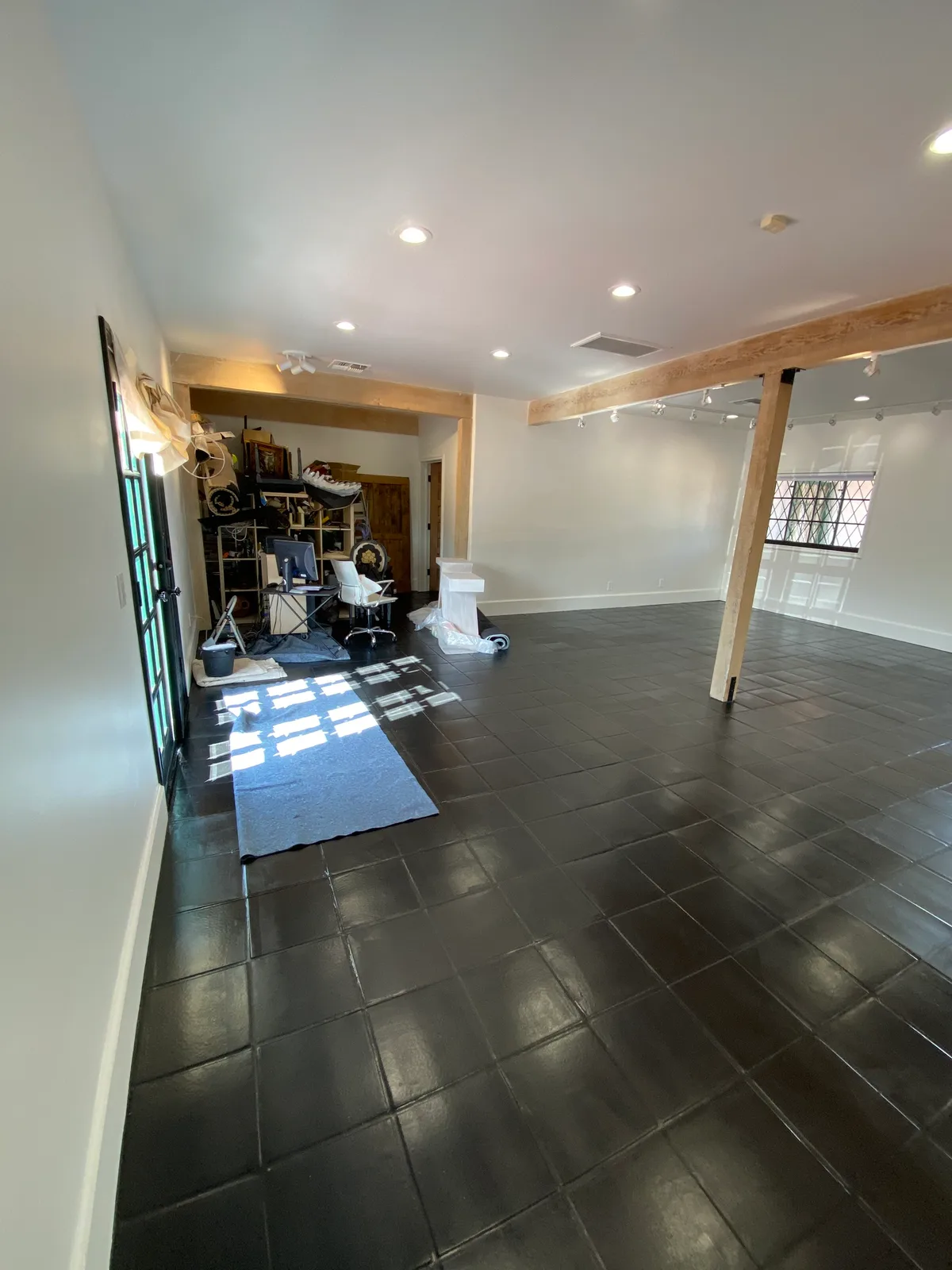 Gallery Space for Rent in Historic San Juan Capistrano, 65 sqm, art exhibition, pop-up rental, interior view