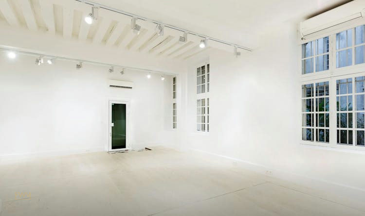 Gallery Space on Rue du Temple