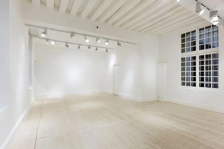 Gallery Space on Rue du Temple — 4