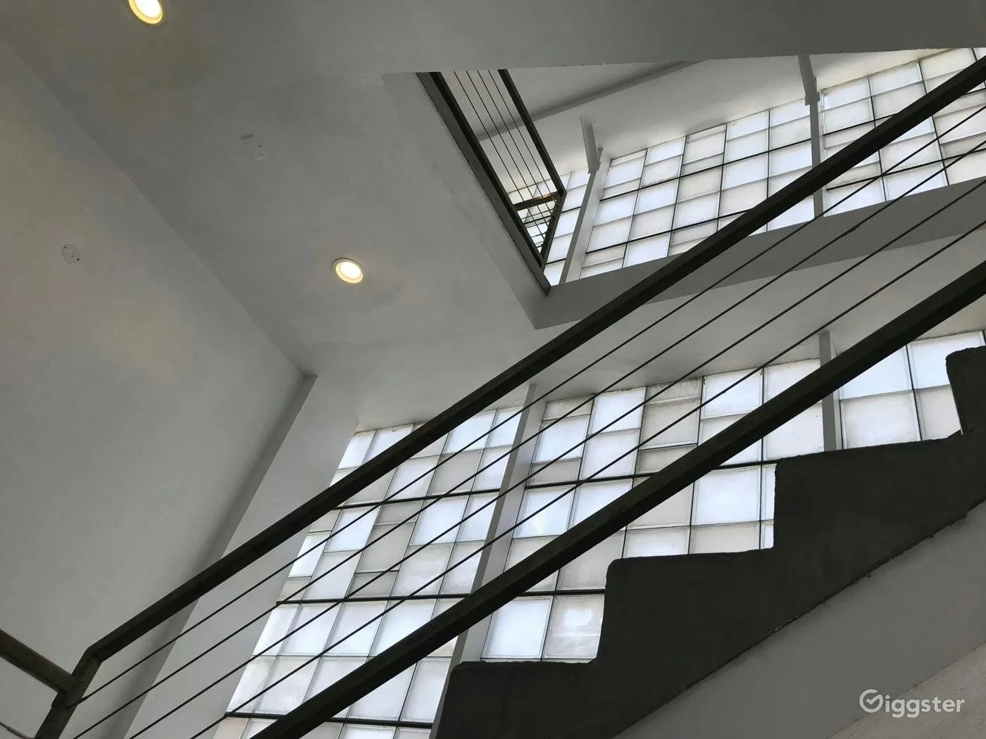 Glass-Walled Staircase for Filming and Photoshoots — 4
