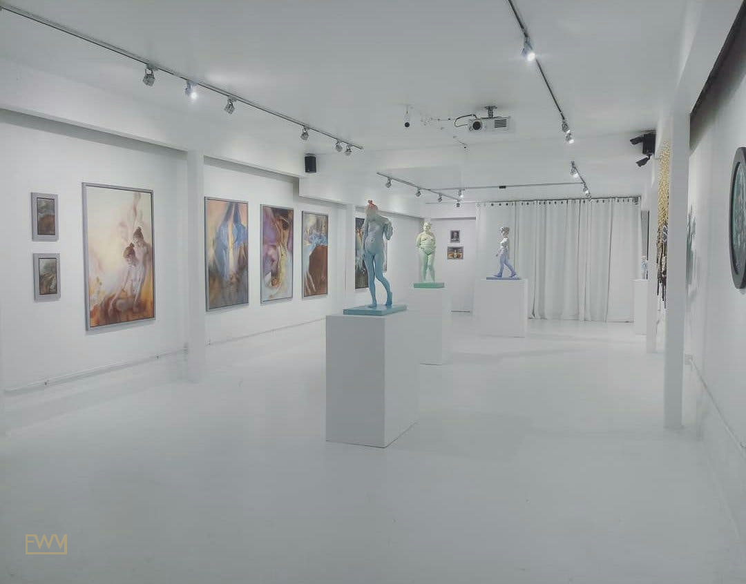 Gloss White Gallery and Retail Space on Fairfax Ave, 95 sqm, pop up store in Los Angeles