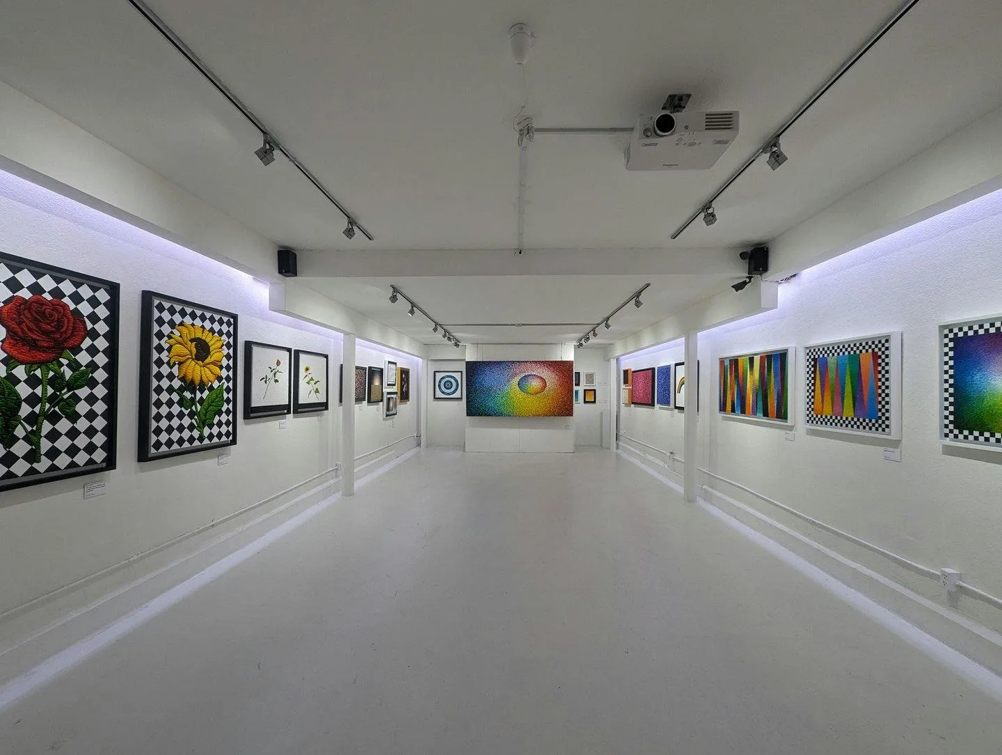Gloss White Gallery and Retail Space on Fairfax Ave — 5