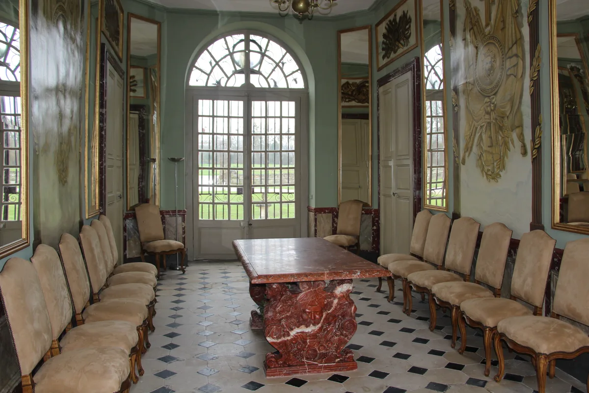 Grand Château with Extensive Grounds and Modern Conveniences, 2500 sqm, private event, pop-up rental in Bouray-sur-Juine, th…