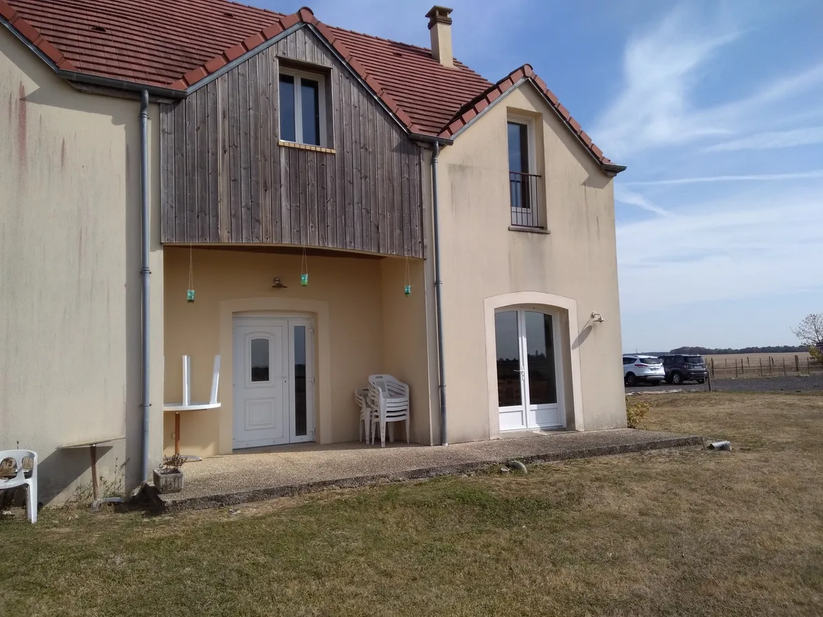 Grand Salle avec Cuisine Équipée et Extérieur Spacieux, 170 sqm, workshop, pop-up rental in Nanteau-sur-Essonne, second inte…