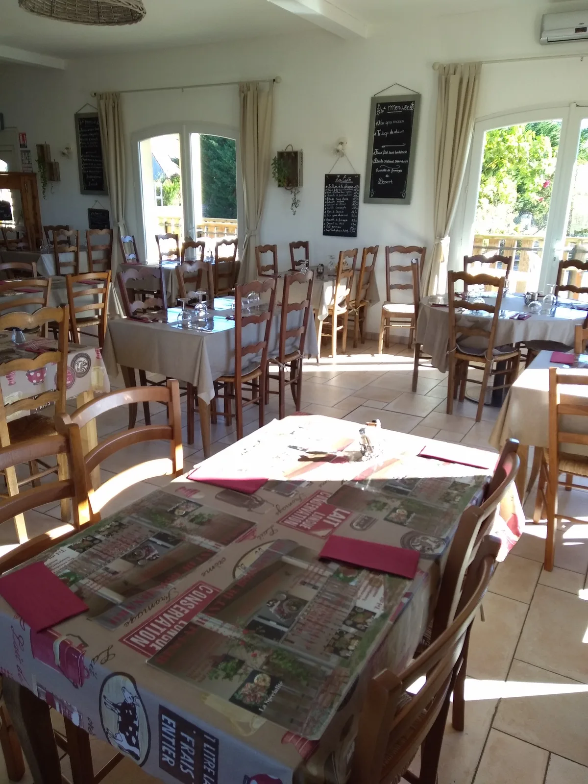 Grand Salle avec Cuisine Équipée et Extérieur Spacieux, 170 sqm, workshop, pop-up rental in Nanteau-sur-Essonne, additional…
