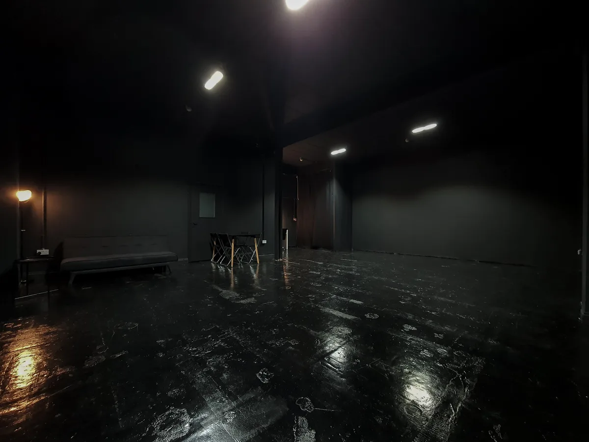 Ground Floor Creative Studio with Total Blackout Design, 70 sqm, photo shoot, pop-up rental in Greater London