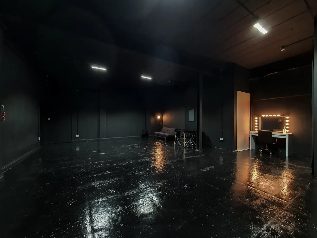 Ground Floor Creative Studio with Total Blackout Design, 70 sqm, photo shoot, pop-up rental in Greater London, second interi…