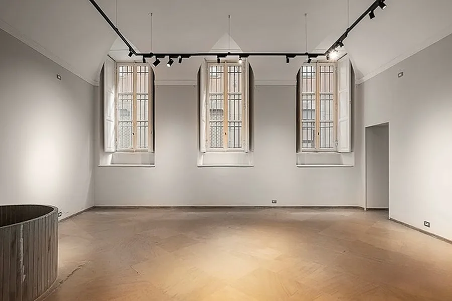 Ground-Floor Exhibition Space in Milan, 100 sqm, art exhibition, pop-up rental in Milano, interior view
