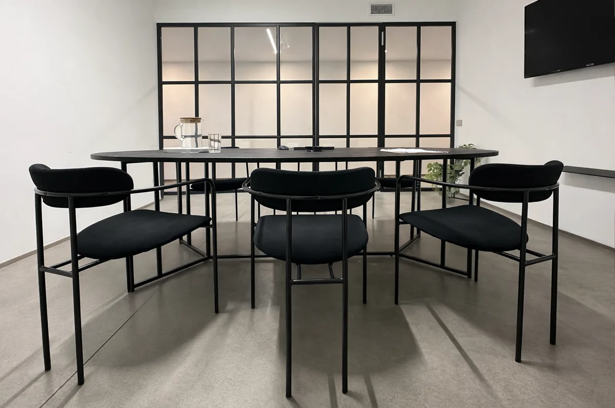 Ground-Floor Office Space for Lease in Cernusco sul Naviglio, 15 sqm, photo shoot, pop-up rental in Vimodrone, second interi…