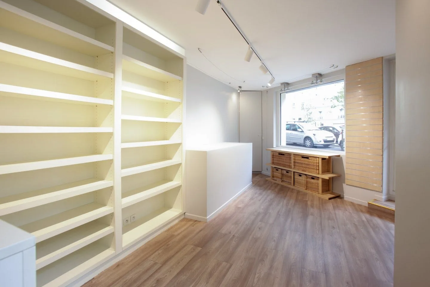 Ground Floor Pop-Up Store in Boulogne Nord — 3
