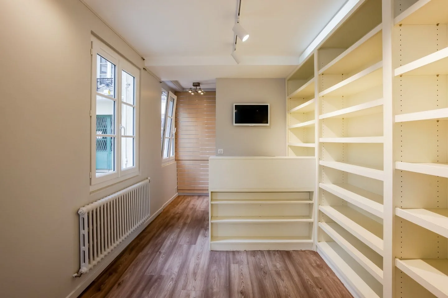 Ground Floor Pop-Up Store in Boulogne Nord — 5