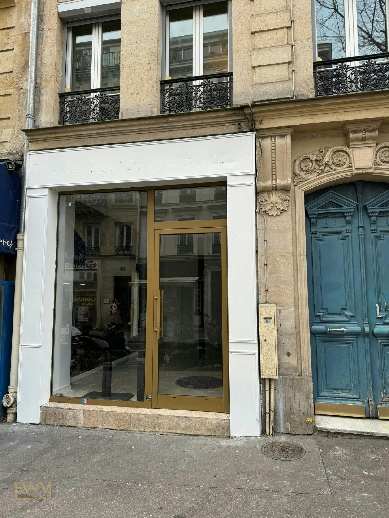 Ground-Floor Retail Space on Rue Marguerite de Rochechouart, 25 sqm, pop up store in Paris