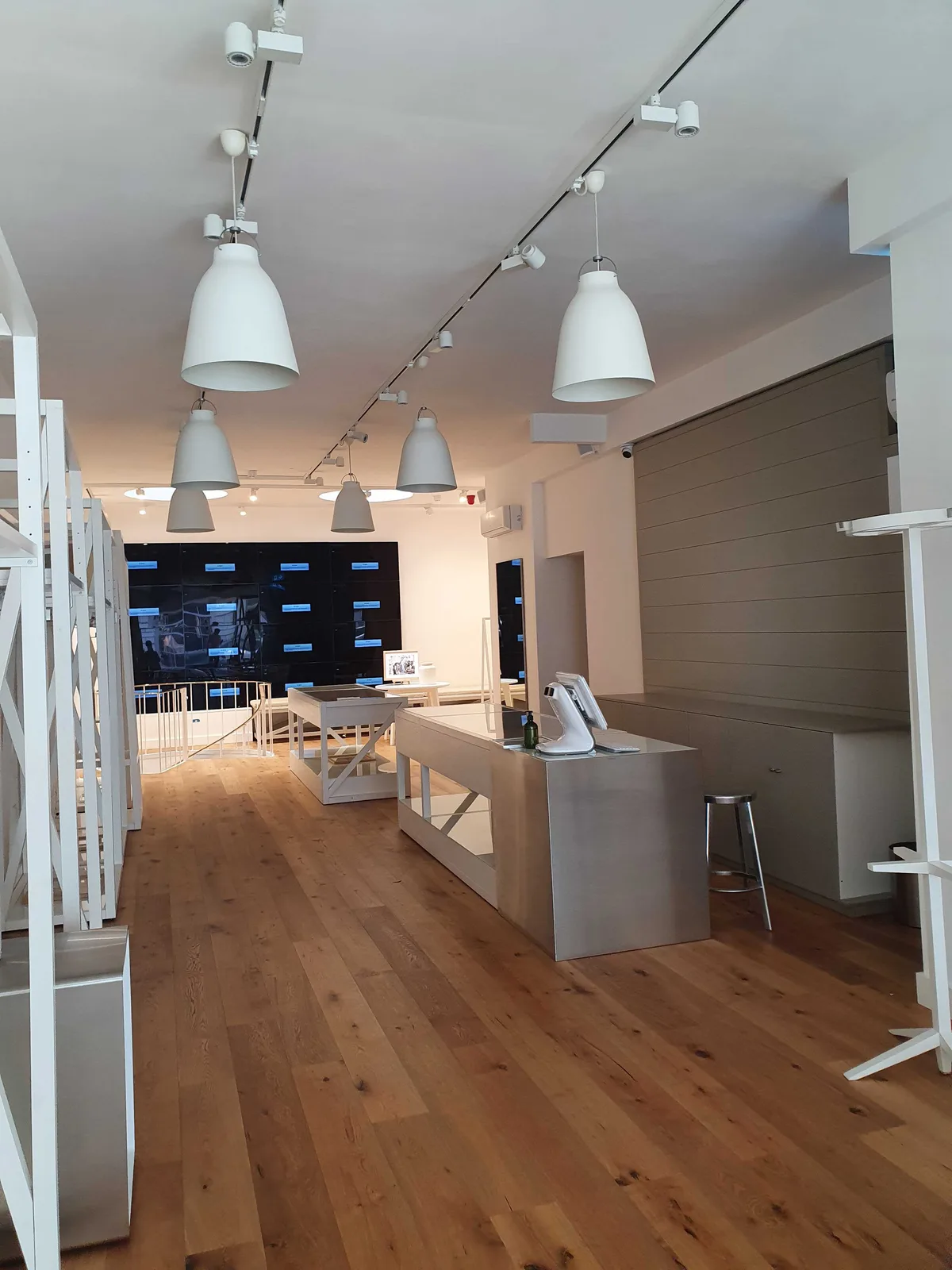 Ground Floor Retail Space with Storage in Mayfair, 209 sqm, art exhibition, pop-up rental in London, interior view