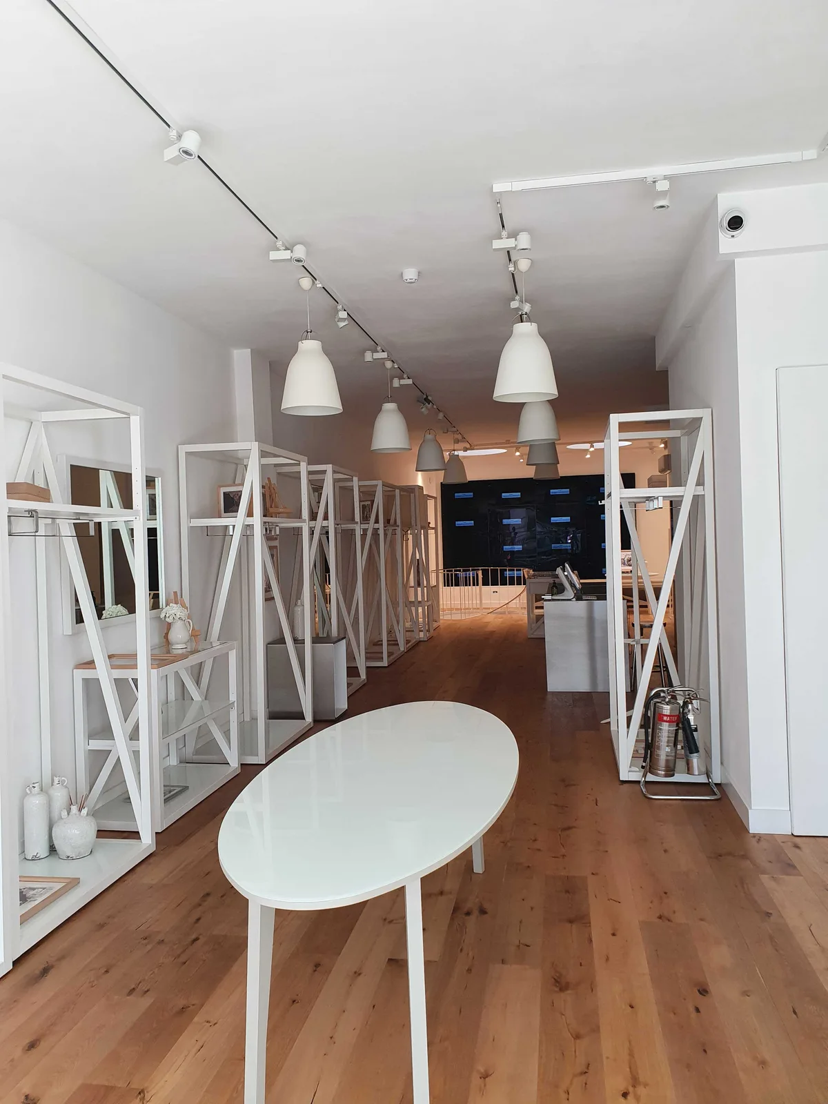 Ground Floor Retail Space with Storage in Mayfair, 209 sqm, art exhibition, pop-up rental in London, second interior view