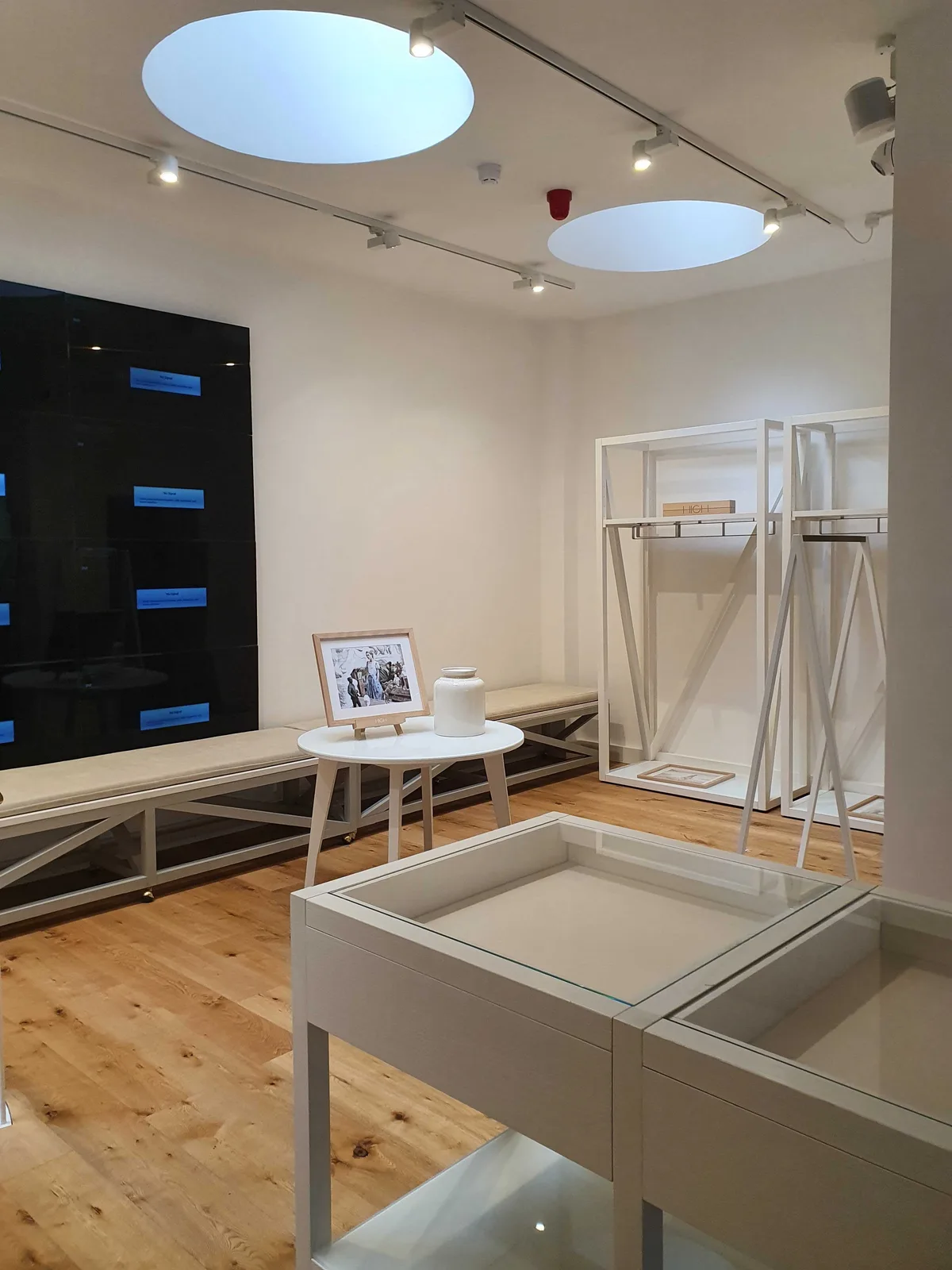 Ground Floor Retail Space with Storage in Mayfair, 209 sqm, art exhibition, pop-up rental in London, additional interior view