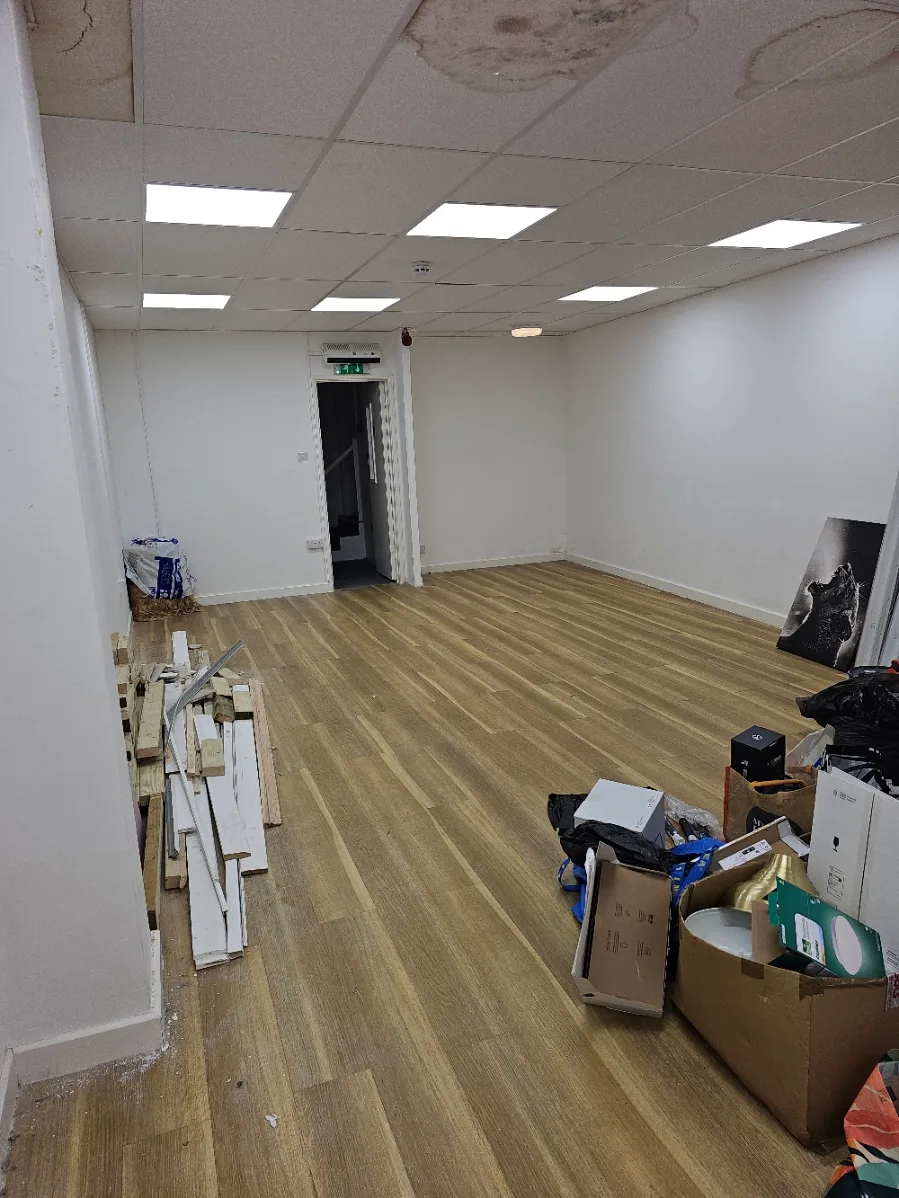 Ground-Floor Retail Unit Available in Town Centre, 70 sqm, pop up store in Somerset, second interior view