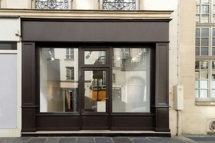 Ground-Floor Showroom and Pop-Up Store on Rue de Turenne, 84 sqm, pop up store in Paris