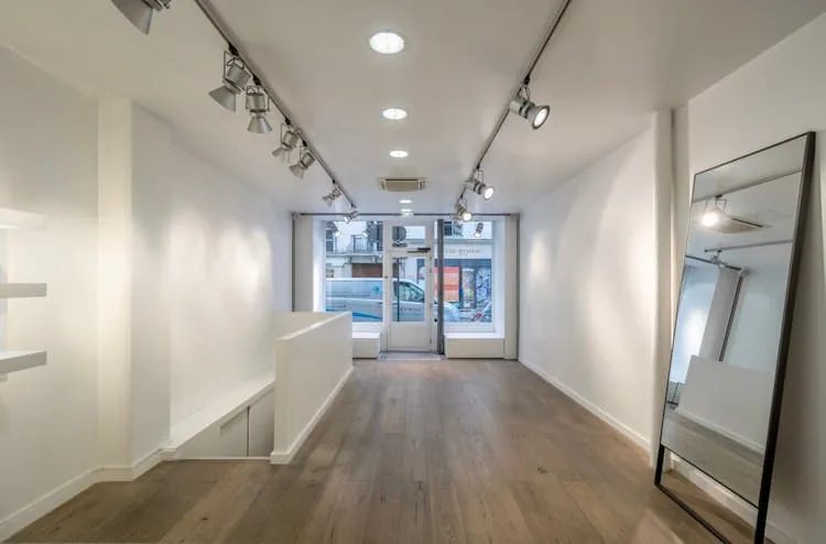 Ground-Floor Showroom and Pop-Up Store on Rue de Turenne — 3