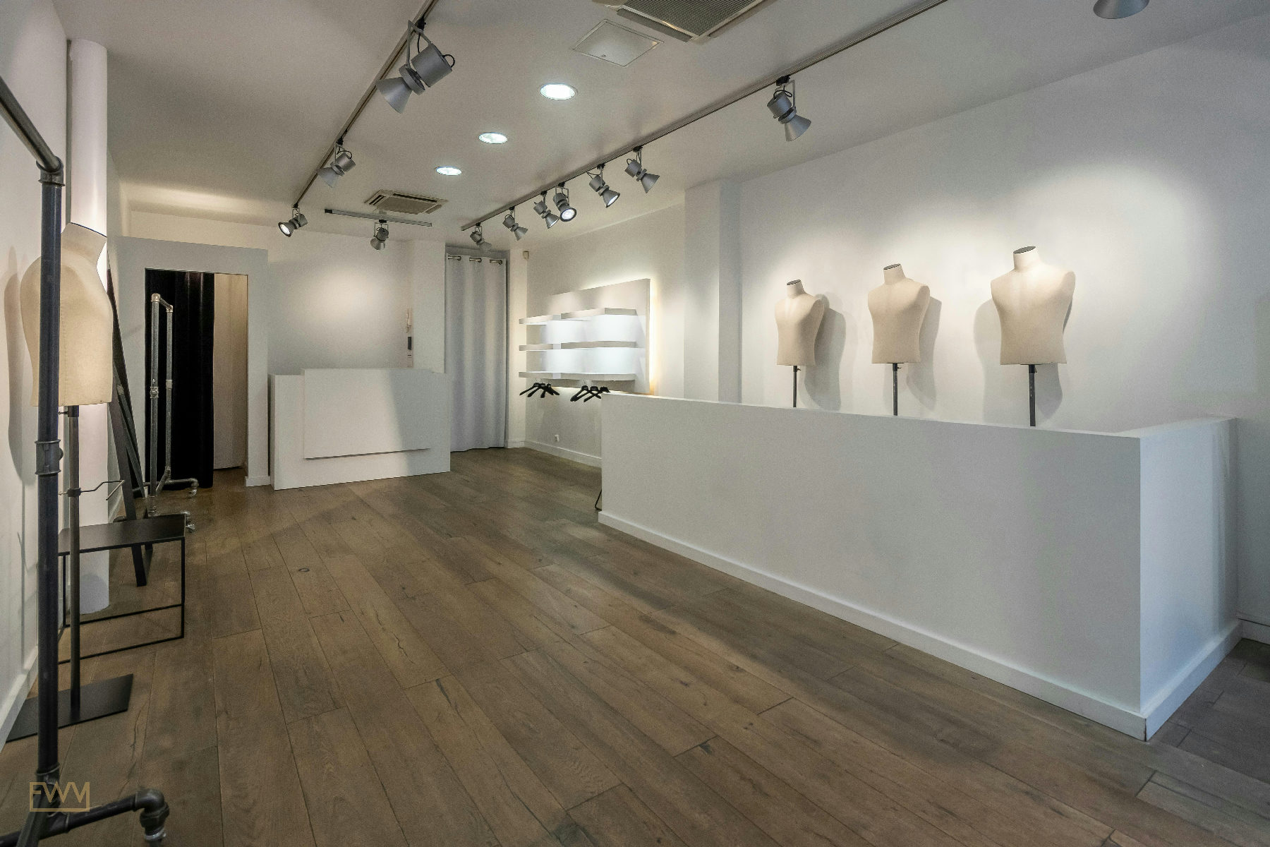 Ground-Floor Showroom and Pop-Up Store on Rue de Turenne — 5