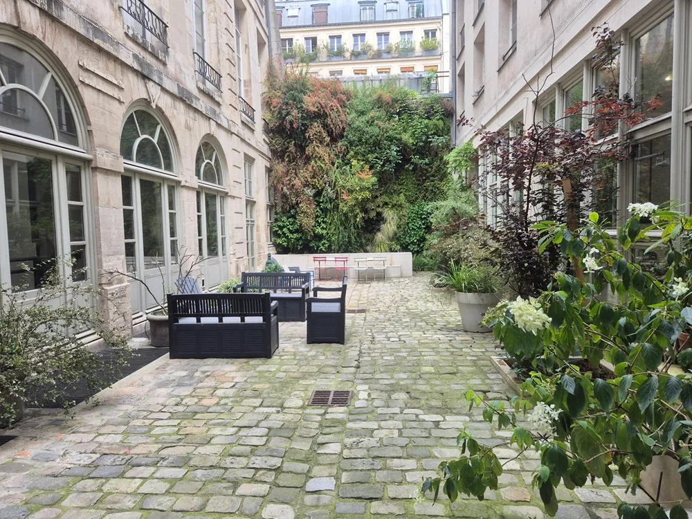 Ground Floor Showroom Space in Le Marais, 71 sqm, fashion showroom, pop-up rental in Paris, second interior view