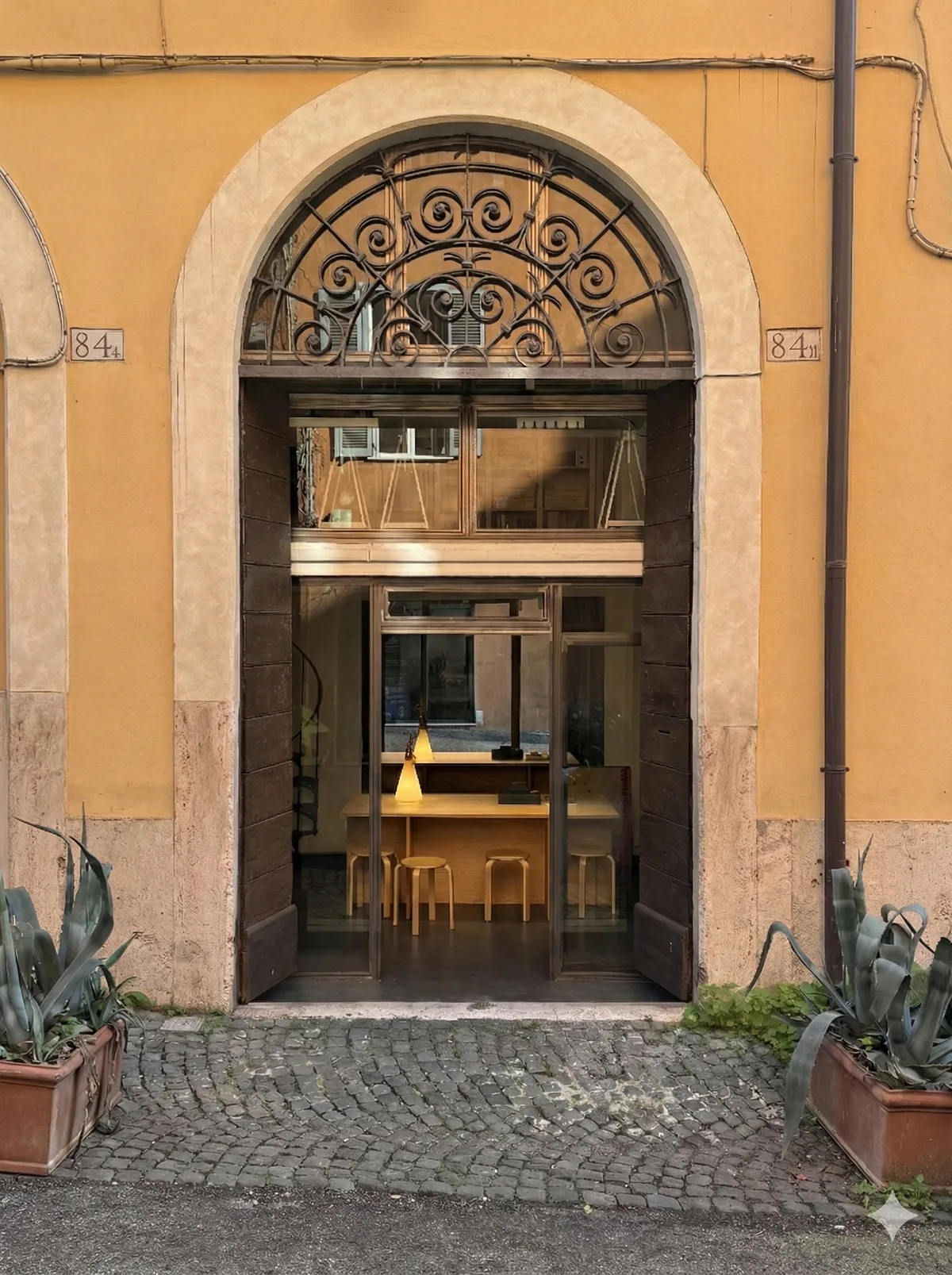 Ground-Floor Space for Rent in Rione Monti, Rome, 25 sqm, pop up store in Roma