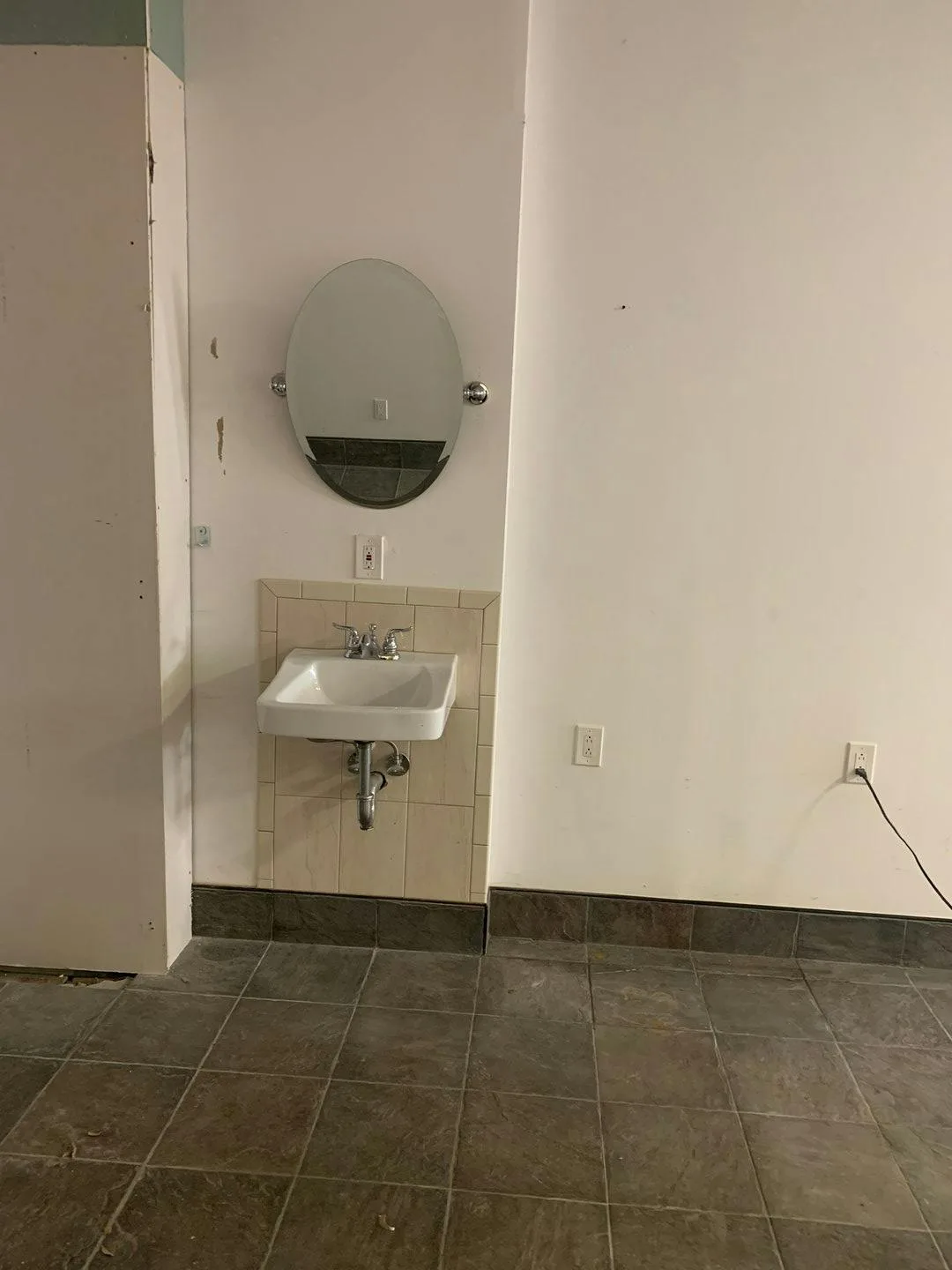 Ground-Floor Storefront for Rent in Queens — 4