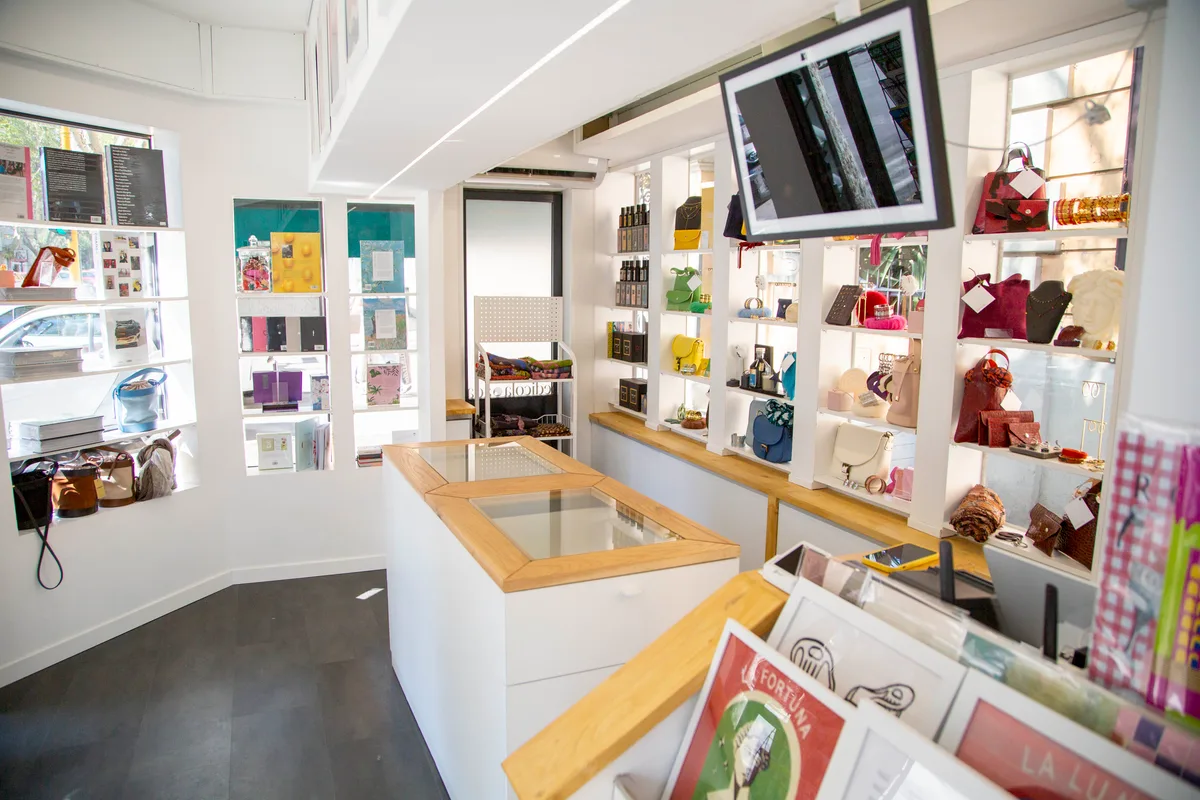 Handcrafted Kiosk on Viale Parioli, 30 sqm, pop up store in Roma, third interior view