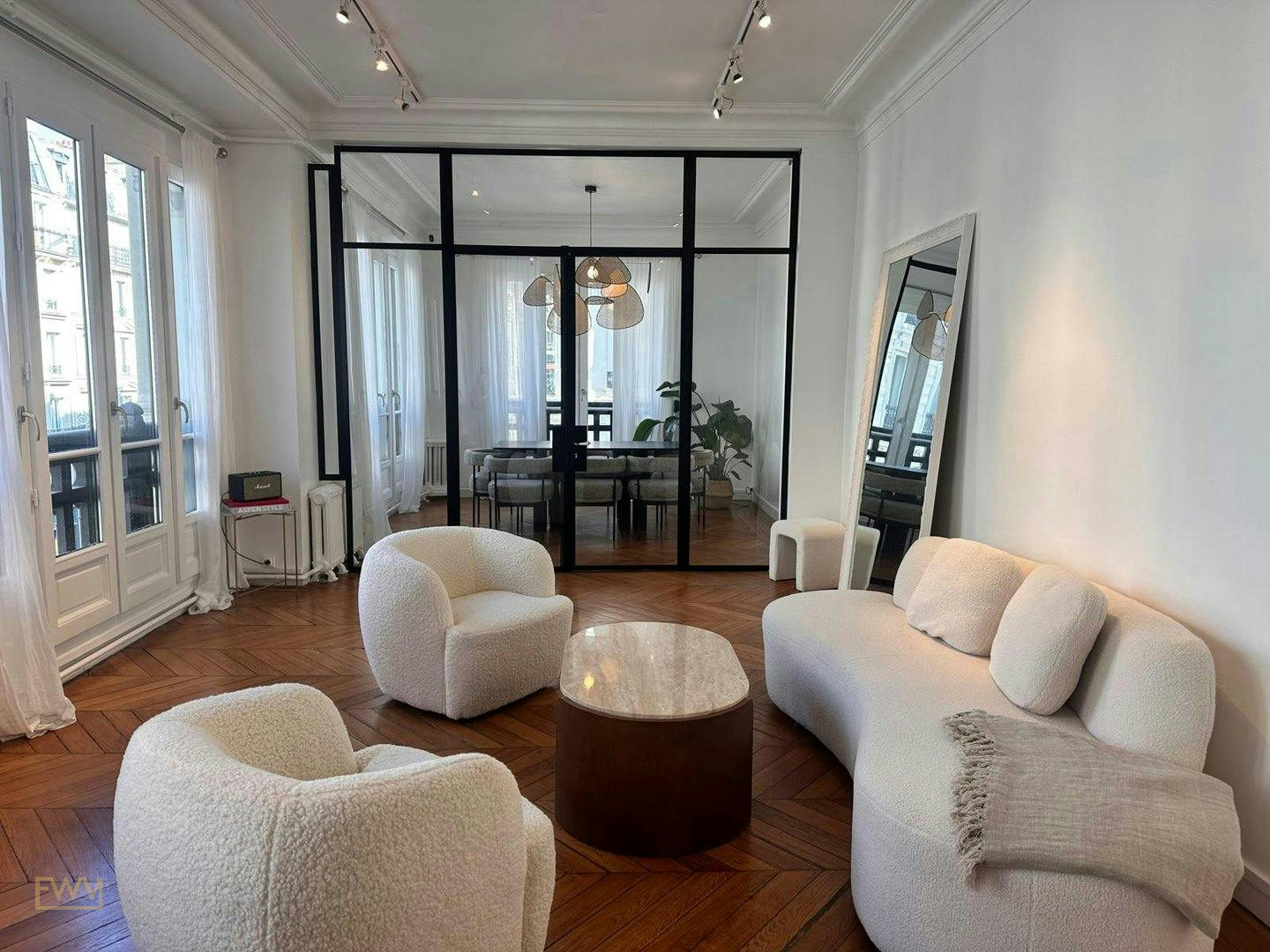 Haussmann-Style Office and Event Space on Rue Réaumur, 52 sqm, art exhibition, pop-up rental in Paris