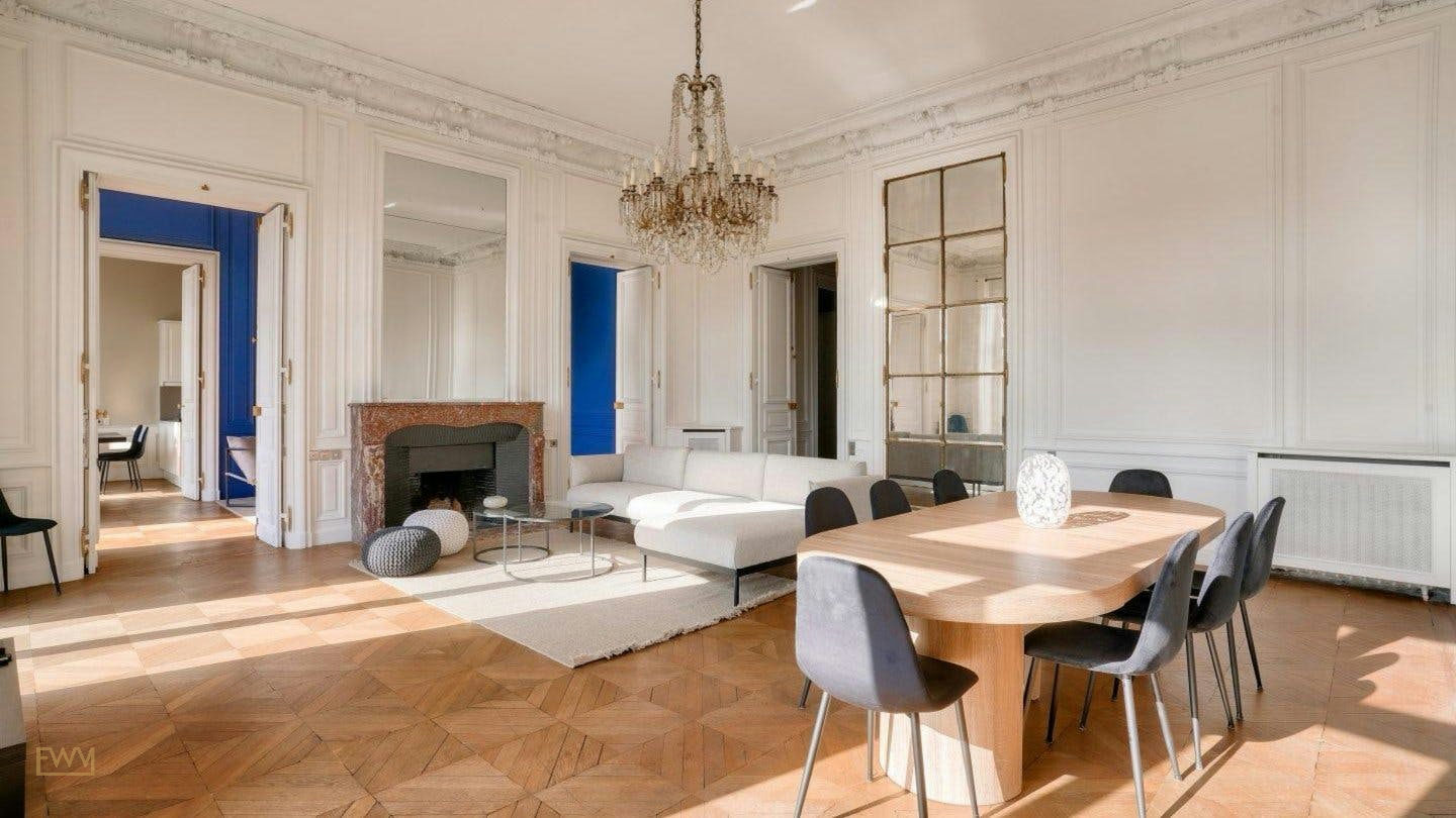 Haussmannian Apartment Overlooking Jardin des Tuileries, 300 sqm, gallery showing, pop-up rental in Paris