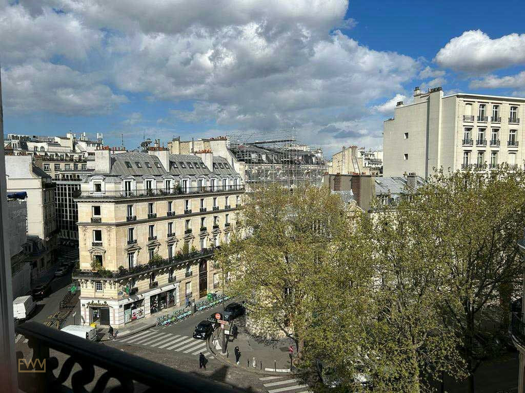 Haussmannian Apartment Showroom on Rue de Teheran, 350 sqm, showroom presentation, pop-up rental in Paris